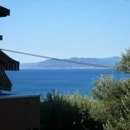 In Mit Terrasse, Gemeinsamem Pool Und Grill * Finale Ligure