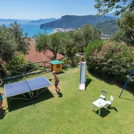 In Mit Terrasse, Gemeinsamem Pool Und Grill Apartamento *