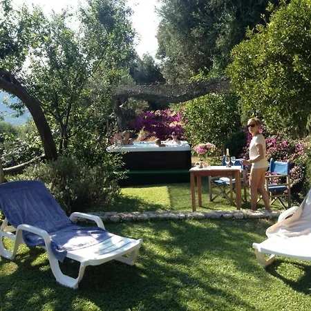 In Mit Terrasse, Gemeinsamem Pool Und Grill *