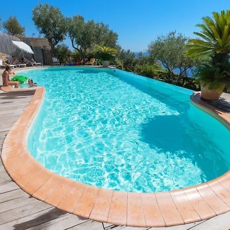 In Mit Terrasse, Gemeinsamem Pool Und Grill *