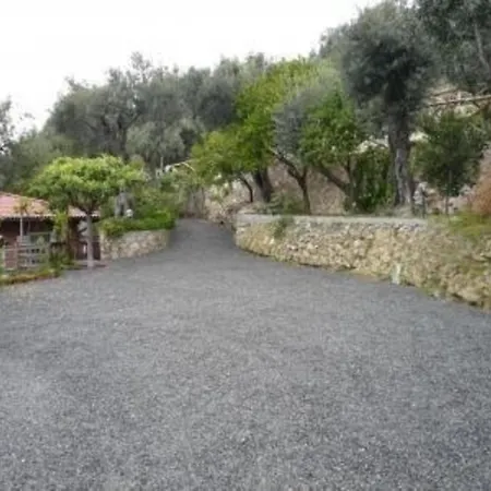 In Mit Terrasse, Gemeinsamem Pool Und Grill Apartamento Finale Ligure